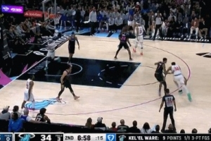 差點(diǎn)就五佳球了！唐斯虛晃突破過掉韋爾 大踏步單手劈扣扣飛