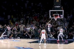 亂戰(zhàn)！麥克布萊德拋投&唐斯補(bǔ)籃+撤步中投 3次絕平球都沒打成！