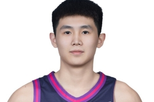 李悅洲銅牌戰(zhàn)空砍52分！上海主帥：上次全場盯他 這場更注重整體