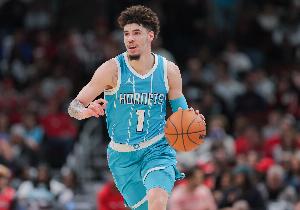 美記報道自己對球隊不滿愿意離隊！三球更推回應(yīng)：