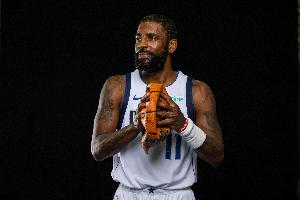 Shams：獨行俠對交易歐文不感興趣 他們認為歐文&弗拉格很適合