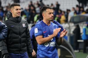 記者：李可因傷沒有參加全隊(duì)賽前合練，明天能否首發(fā)是個(gè)未知數(shù)