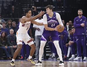 伊戈達(dá)羅：我們要推進(jìn)進(jìn)攻節(jié)奏讓布克更多參與 其他人也能融入