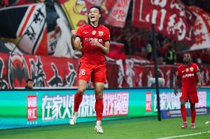 脫胎換骨！劉若釩加盟海港首賽季5球6助+奪冠，此前長(zhǎng)達(dá)2年進(jìn)球荒