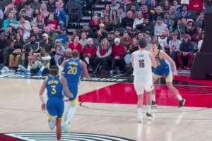 還是太無私了！楊瀚森搶籃板持球推進到前場，出球后隊友失誤了…