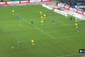 太無私了！蘇超南京球員這一下，若是選擇打門結(jié)果是否會(huì)更好？