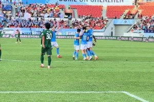 真愛！慘敗延邊，佛山唯一遠(yuǎn)征球迷姐姐一直在寒風(fēng)中陪球隊(duì)到最后