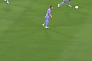 這就是典禮三中場(chǎng)！簡(jiǎn)單配合后直接打開進(jìn)攻思路！