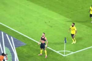 球迷實拍C羅世界波，球速極快，進(jìn)球后十分激動！