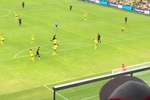 球還沒落地梅西就想好了3個動作，就是沒想好怎么慶祝