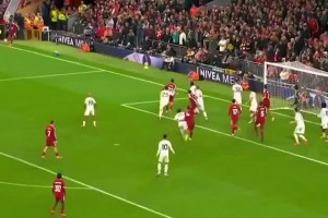 萊奧：我要脫衣慶祝下。隊(duì)友”斯到普“！”斯到普“！