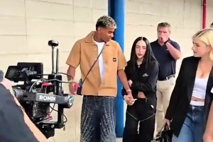 形影不離！亞馬爾帶女友現(xiàn)身國王聯(lián)賽，球迷擔心小孩哥被榨干