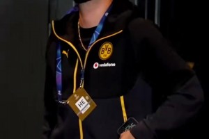 經(jīng)典球衣！當(dāng)年的皇馬球員通道：大家都在等C羅出場(chǎng)！