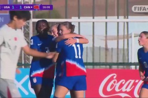 被扳平！中國女足中場被斷球，馬爾瑟姆一條龍突入禁區(qū)破門