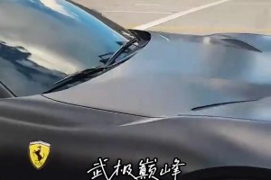 豪車??！網(wǎng)友偶遇布朗尼開著新?lián)Q的法拉利812來到球館~