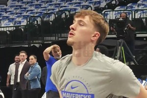 萬眾期待！狀元弗拉格賽前熱身 這投籃節(jié)奏看著挺舒服！