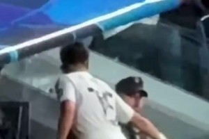 這小伙子會(huì)做人！安保大哥沒想到居勒爾會(huì)和他握手