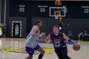 湖人最新訓(xùn)練集錦：東契奇依舊生猛！布朗尼居然學(xué)了不沉球投籃！