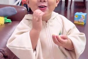 太可愛(ài)了！南京小球迷堅(jiān)定支持南通隊(duì)