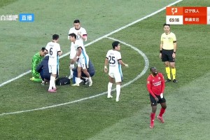 疼！田依儂爆射近距離擊中隊友姆本扎襠部，后者走路姿勢亮了