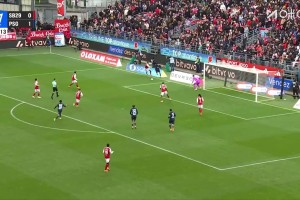 后衛(wèi)梅開二度！阿什拉夫破門雙響，巴黎2-0領先