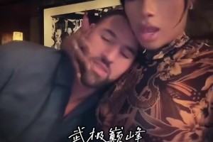 簡(jiǎn)直太甜蜜了～獨(dú)行俠沒有比賽克萊與女友梅根大秀恩愛～