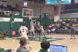 這對抗+腳步！王俊杰左手挑籃&連續(xù)滯空上籃生涯新高23分