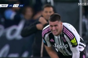 失良機(jī)！孔塞桑速度生吃對(duì)手傳中！弗拉霍維奇打門(mén)沒(méi)進(jìn)自己還傷了