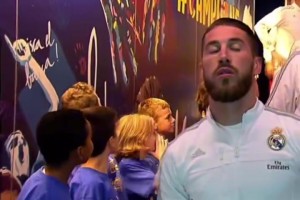 沒毛?。【W(wǎng)紅用足球畫面惡搞：你發(fā)現(xiàn)前女友過得很糟！