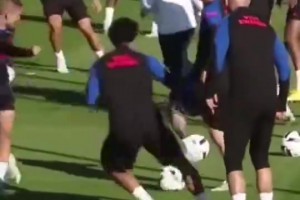 以前哪敢想？梅西訓(xùn)練中穿維拉蒂襠，第一時(shí)間找拉莫斯尋求庇護(hù)