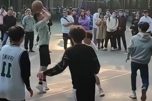 張一山這籃球技術(shù)不錯啊，跳投都是手拿把掐