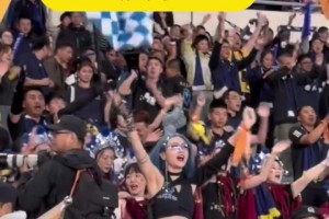 瘋狂??！實(shí)拍：粉絲“圍堵”蘇超南通球員李賢成的座駕