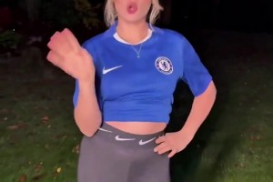 切爾西成人女星球迷嘲諷熱刺球員：明天準(zhǔn)備把XX撐大