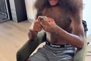 老阿姨的魅力這么大？！杰倫-格林在后背紋上40歲女友的畫(huà)像！