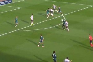 憋壞了？荷甲墊底隊8-2狂勝對手，此前10輪共進7球！