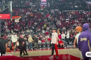 這也差太多了吧？網(wǎng)友對(duì)比楊瀚森和姚明訓(xùn)練中的動(dòng)作速率