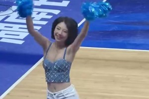 哇塞！NBL的啦啦隊(duì)姐姐也太美了，這顏值和身材真沒(méi)得說(shuō)