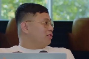 德?。罕Ａ_還在打球？去年還打了82場(chǎng)？我現(xiàn)在下個(gè)樓梯都能受傷！