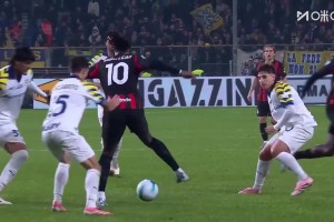 單刀不進！萊奧腳后跟精妙傳球！普利西奇單刀打門偏出！