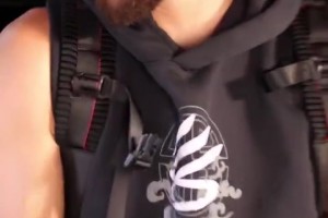 庫里看到巴特勒大媽造型，實在繃不住笑噴了！