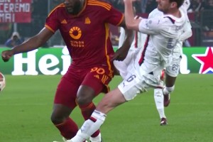 直接起飛！這就是后衛(wèi)直接硬扛盧卡庫的后果