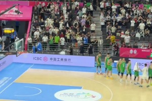 廣東贏下遼粵大戰(zhàn) ！杜峰的路越走越寬了！跨欄小跑飛赴領(lǐng)導(dǎo)致意