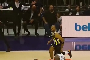 甜瓜回憶被裁掉：他走進(jìn)來沒有任何理由，告訴我球隊不需要我了！