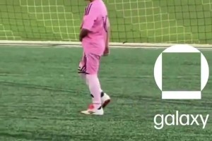 國(guó)外網(wǎng)友：梅西三兒子就是活生生的右腳他爹