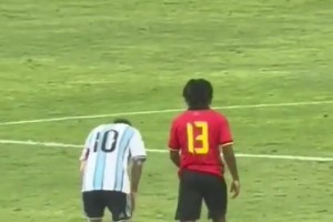 梅西干啥我干啥！安哥拉球員防守梅西