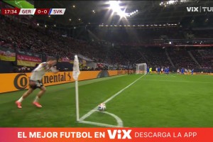 荷蘭1-0領(lǐng)先！德容直塞助攻，賴因德斯小角度推射破門