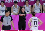 游刃有余！陳曉佳場邊激情執(zhí)教！江蘇女籃半決賽40分大勝山東！