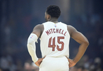 手涼！米切爾半場9投僅2中拿到8分3助三分5中0
