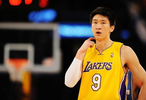 楊瀚森面對快船得到2分，生涯總得分來到6分追平孫悅