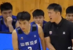 全國青少年籃球聯(lián)賽，山西遭廣東絕殺，下場后主教練怒扇球員耳光